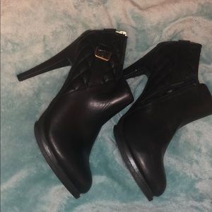 Size 11M women’s bootie.